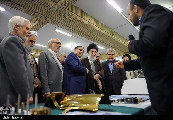 تصاویر :  بازدید مقام معظم رهبری از نمایشگاه دستاوردهای نانو
