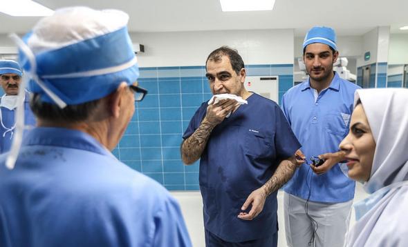 تصاویر : روز کاری وزیر بهداشت با سه عمل