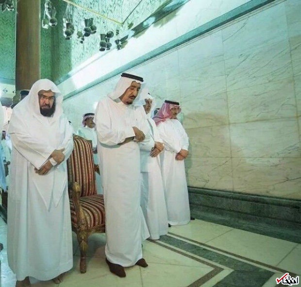 عکس : اقدام مفتضحانه ملکسلمان در کعبه عکس : اقدام مفتضحانه ملکسلمان در کعبه