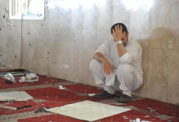 تصاویر : حمله به مسجد شیعیان در عربستان