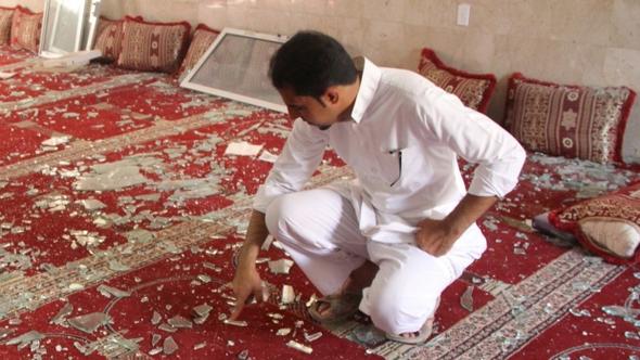 تصاویر : حمله به مسجد شیعیان در عربستان