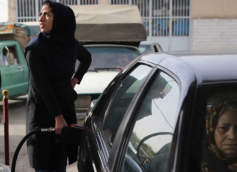 افزایش قیمت بنزین مصوبه دوره ی احمدی نژاد است / بهای بنزین در ایران هنوز هم نسبت به دیگر کشورهای خاورمیانه کمتر است افزایش قیمت بنزین مصوبه دوره ی احمدی نژاد است / بهای بنزین در ایران هنوز هم نسبت به دیگر کشورهای خاورمیانه کمتر است
