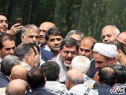 ایرانی ها مجذوب ویدیو مشاجره ظریف و کوچک زاده شده اند / همه در ایران به دنبال آقای فیلمبردار هستند!