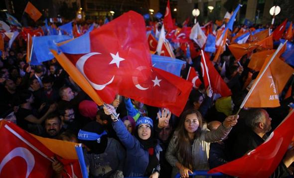 تصاویر : جشن پیروزی هواداران اردوغان