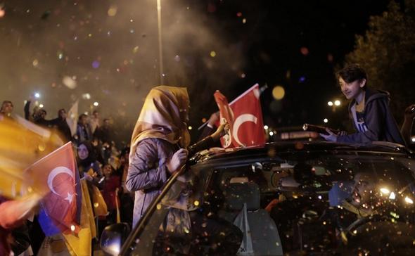 تصاویر : جشن پیروزی هواداران اردوغان