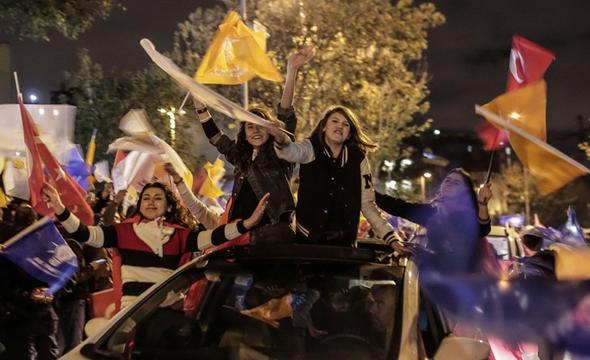 تصاویر : جشن پیروزی هواداران اردوغان