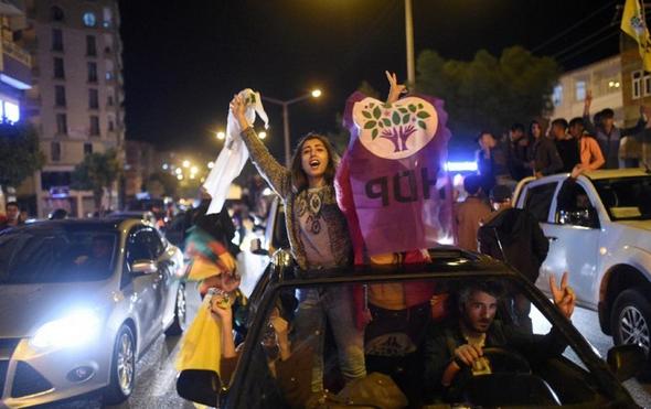 تصاویر : جشن پیروزی هواداران اردوغان