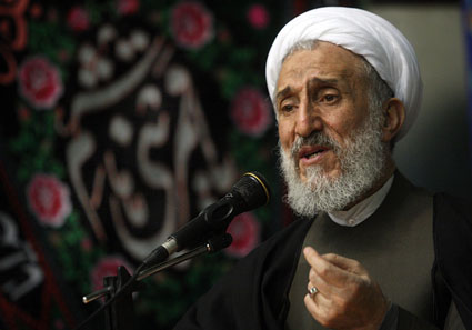 برخی کور شده اند؛ می گویند الان باید به امریکا سواری بدهیم برخی کور شده اند؛ می گویند الان باید به امریکا سواری بدهیم