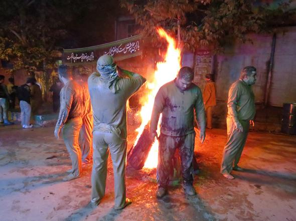 تصاویر : گل‌مالی روزعاشورا در خرم‌آباد
