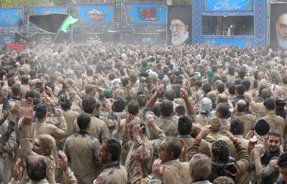 تصاویر : گل‌مالی روزعاشورا در خرم‌آباد