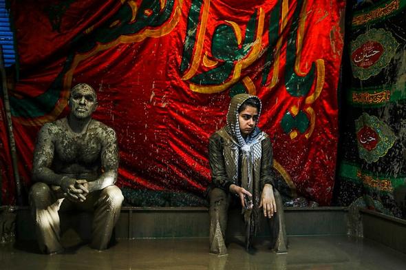 تصاویر : گل‌مالی روزعاشورا در خرم‌آباد