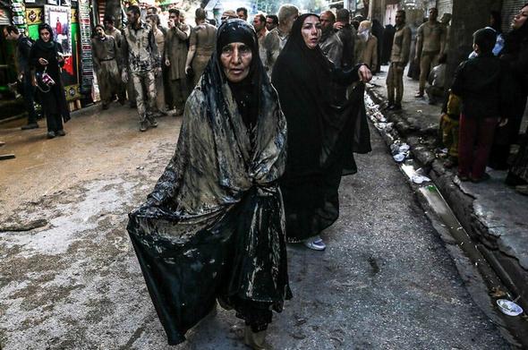 تصاویر : گل‌مالی روزعاشورا در خرم‌آباد