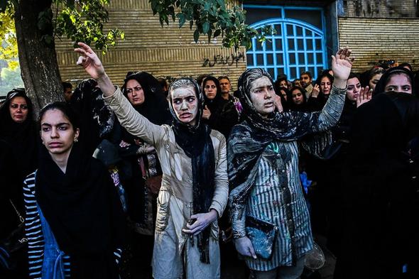 تصاویر : گل‌مالی روزعاشورا در خرم‌آباد