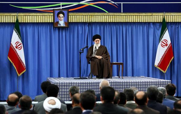 تصاویر : دیدار جمعی از رؤسای دانشگاه‌ها با رهبر معظم انقلاب