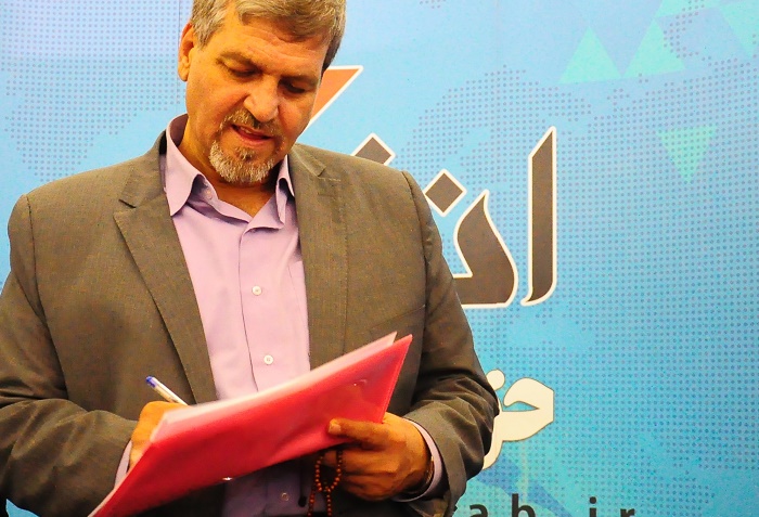 کواکبیان در بازدید از غرفه «انتخاب»: پیروزی اصلاح طلبان سه شرط دارد
