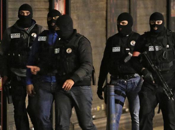 تصاویر : درگیری پلیس فرانسه با افراد ناشناس