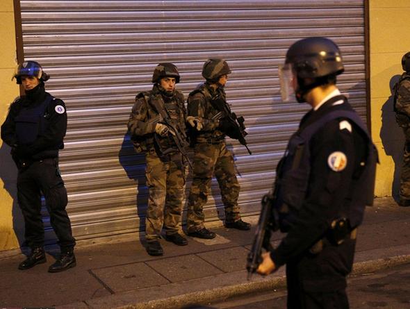 تصاویر : درگیری پلیس فرانسه با افراد ناشناس