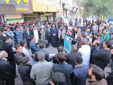 تصویر: حضور نماینده ورامین در جمع معترضان به حضور موسوی لاری