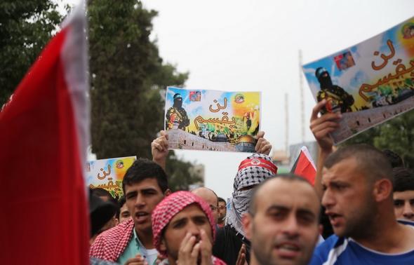 تصاویر : حمله صهیونیست ها به جوانان فلسطینی