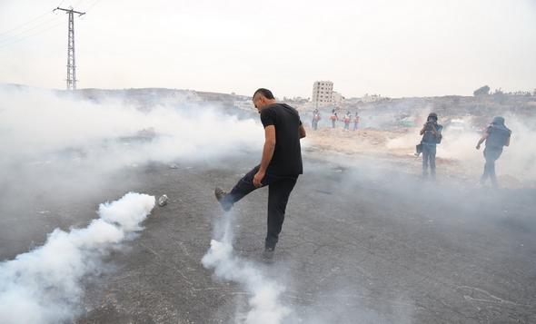 تصاویر : حمله صهیونیست ها به جوانان فلسطینی