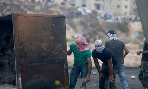 تصاویر : حمله صهیونیست ها به جوانان فلسطینی