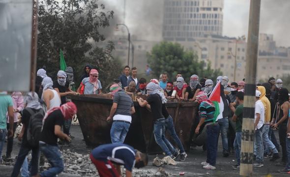 تصاویر : حمله صهیونیست ها به جوانان فلسطینی