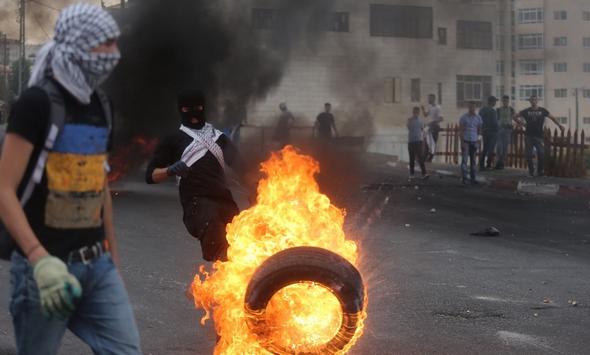 تصاویر : حمله صهیونیست ها به جوانان فلسطینی