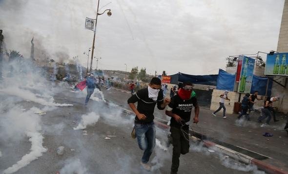 تصاویر : حمله صهیونیست ها به جوانان فلسطینی