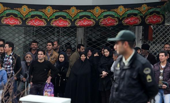 تصاویر : بازسازی صحنه سرقت مسلحانه از طلا فروشی