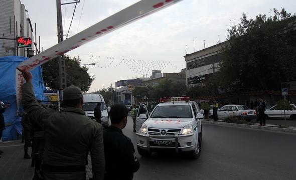تصاویر : بازسازی صحنه سرقت مسلحانه از طلا فروشی