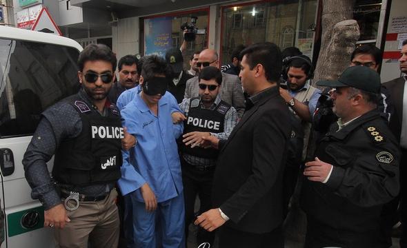 تصاویر : بازسازی صحنه سرقت مسلحانه از طلا فروشی