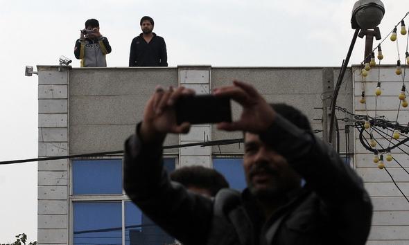 تصاویر : بازسازی صحنه سرقت مسلحانه از طلا فروشی