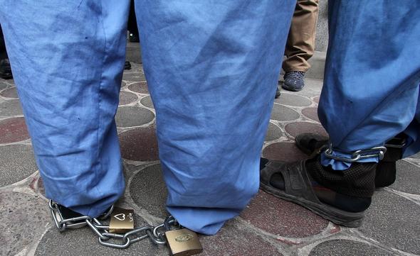 تصاویر : بازسازی صحنه سرقت مسلحانه از طلا فروشی