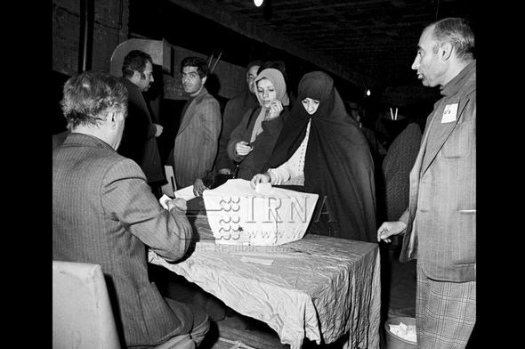 تصاویر : همه پرسی قانون اساسی ایران