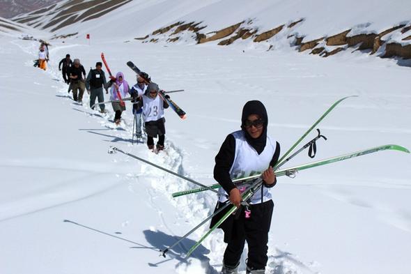 تصاویر : اسکی دختر و پسرها در افغانستان