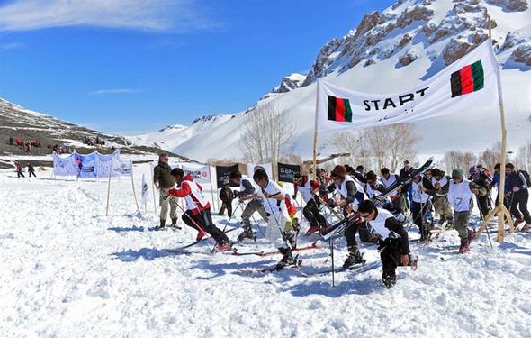 تصاویر : اسکی دختر و پسرها در افغانستان