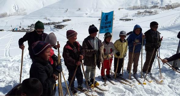 تصاویر : اسکی دختر و پسرها در افغانستان