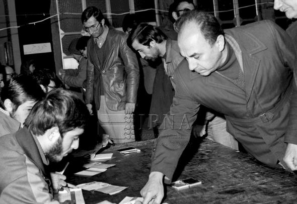 تصاویر : انتخابات مجلس خبرگان و میان دوره ای مجلس در 19 آذر 1361