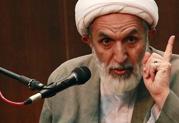 هیچ کس از محتوای دیدار رهبر انقلاب با پوتین اطلاع ندارد / رییس جمهور روسیه مترجم خود را از محل دیدار بیرون کرد / رئیس جمهور ما حوزوی است اما به خاطر فشار غرب کشتی ایران را به جیبوتی فرستاد