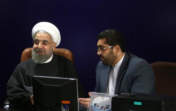 تصاویر : ثبت نام روحانی در انتخابات خبرگان