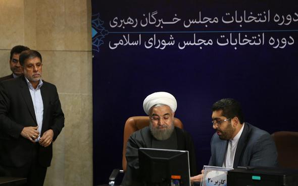 تصاویر : ثبت نام روحانی در انتخابات خبرگان