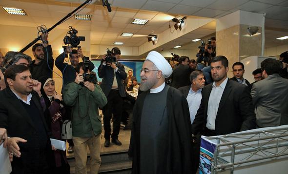تصاویر : ثبت نام روحانی در انتخابات خبرگان