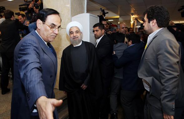 تصاویر : ثبت نام روحانی در انتخابات خبرگان