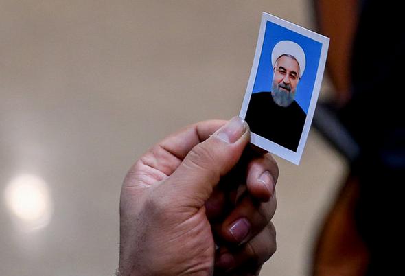 تصاویر : ثبت نام روحانی در انتخابات خبرگان