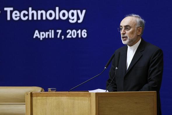 تصاویر : سالگرد روز ملی فناوری هسته‌ای با حضور روحانی