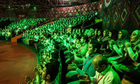 تصاویر : در پشت صحنه خندوانه چه خبر است