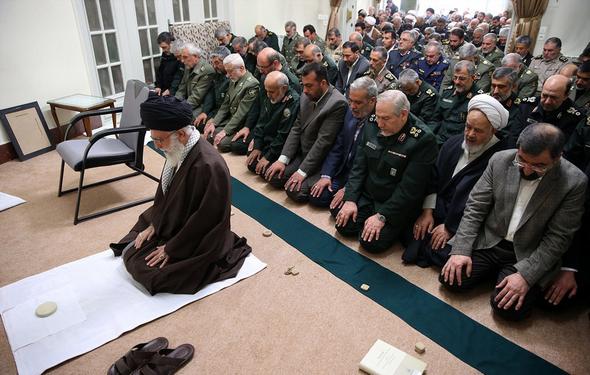 تصاویر : دیدار عیدانه فرماندهان ارشد نیروهای مسلح با رهبر معظم انقلاب