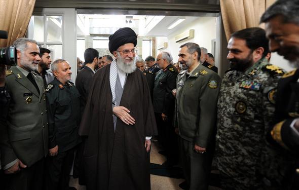 تصاویر : دیدار عیدانه فرماندهان ارشد نیروهای مسلح با رهبر معظم انقلاب