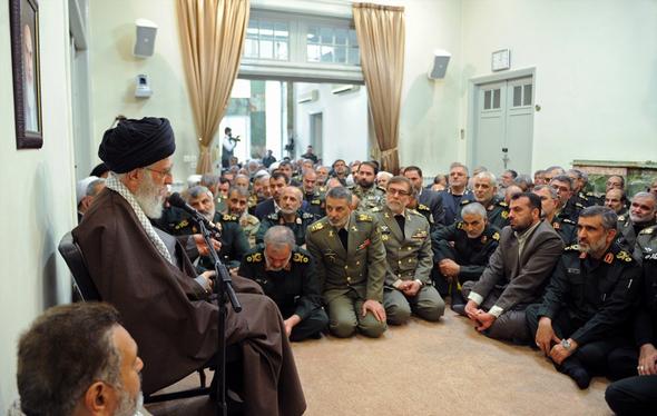 تصاویر : دیدار عیدانه فرماندهان ارشد نیروهای مسلح با رهبر معظم انقلاب