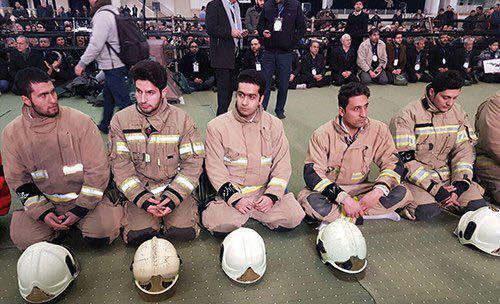 عکس/حضور آتش نشانان در مراسم تشییع پیکر شهدای آتش‌نشان
